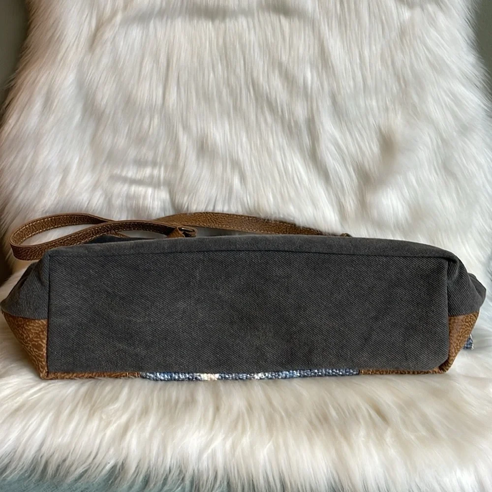 Myra Bag Shoulder Bag